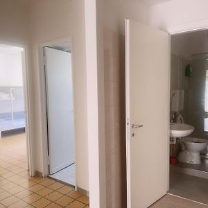 Camera solo per uomini comune